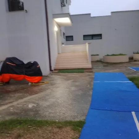 Newfaro בית הארחה